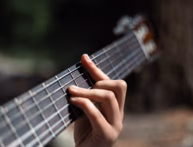 Maîtriser le Finger Roll (Rolling de Phalange) : Le Secret des Arpèges et Pentatoniques Propres