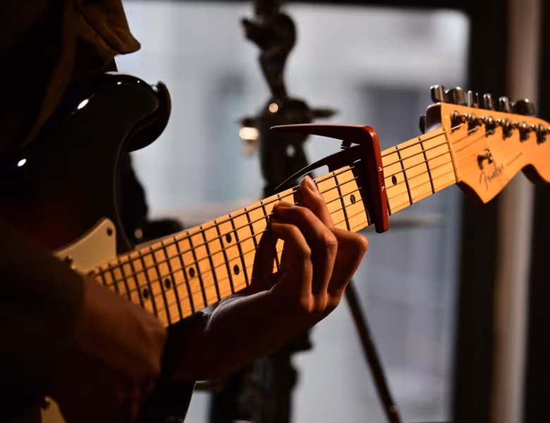 Le Capodastre à la Guitare : Guide Complet + Simulateur CAGED Interactif