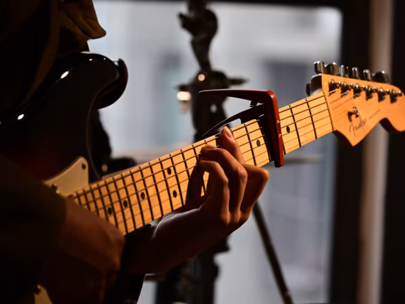 Le Capodastre à la Guitare : Guide Complet + Simulateur CAGED Interactif