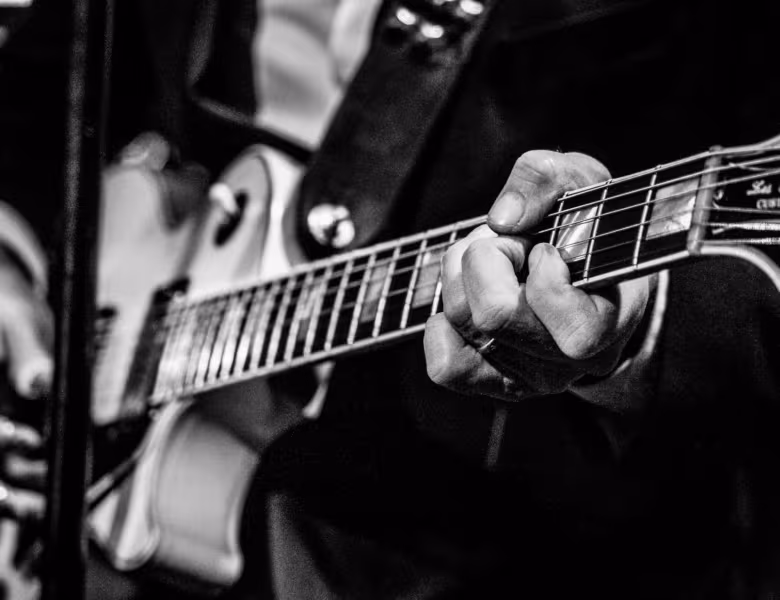 Notes Guides à la Guitare : Maîtrisez les Tierces et Septièmes pour Sublimer vos Accords et Solos