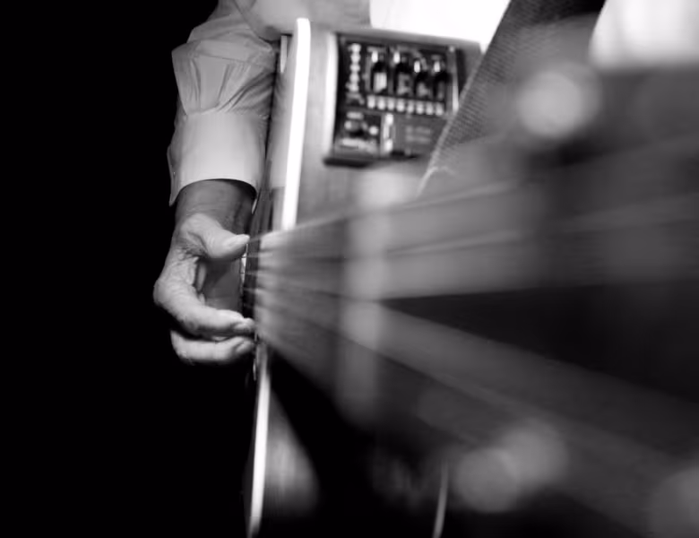 Maîtriser la Rythmique Bossa Nova à la Guitare : Pouce, Syncopes et Accords Enrichis