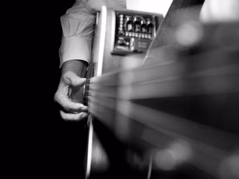 Maîtriser la Rythmique Bossa Nova à la Guitare : Pouce, Syncopes et Accords Enrichis