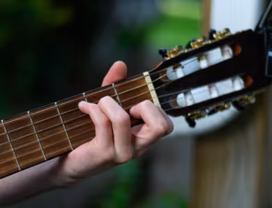 L&rsquo;Accord de Septième Diminuée à la Guitare : Maîtrisez la Symétrie et les Accords de Passage