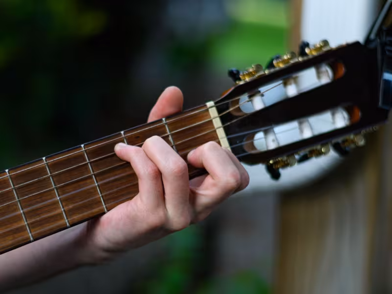 L&rsquo;Accord de Septième Diminuée à la Guitare : Maîtrisez la Symétrie et les Accords de Passage